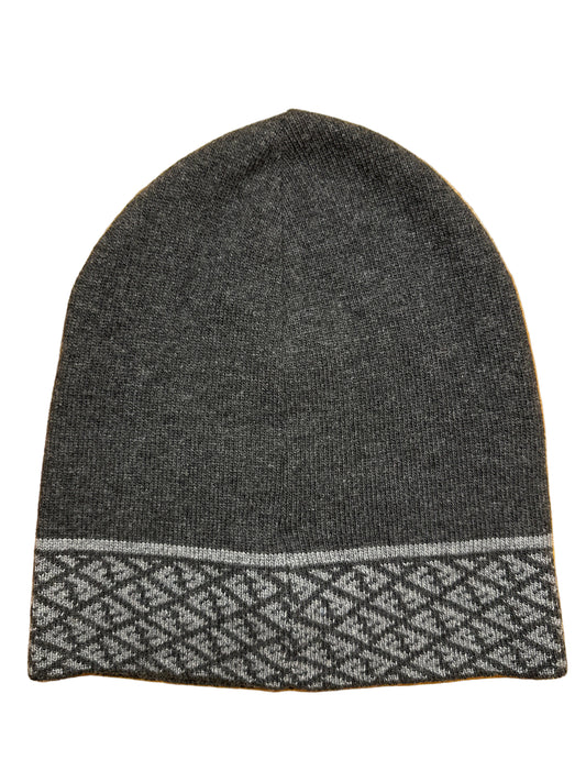 Fendi Designer-Strickmütze grau für Kinder und Damen, Größe 54-56, Rückansicht mit Logomuster am Rand