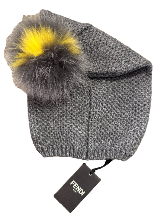 Fendi Designer-Kinder-Strickmütze 2-6 Jahre mit Echtfell, Grau, Rückansicht