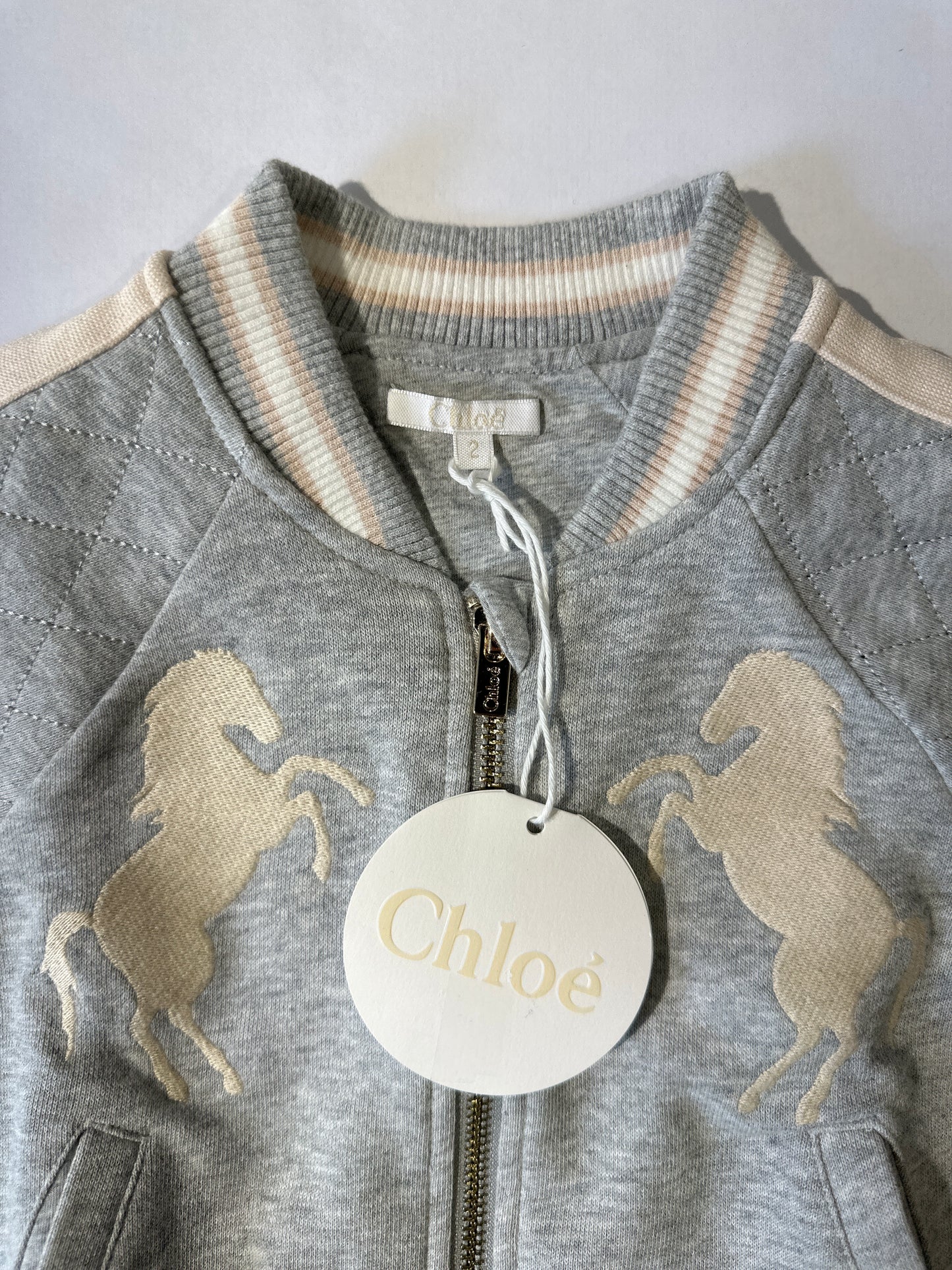 Chloe Jacke Mädchen 2 Jahre Grau Detailansicht Logo