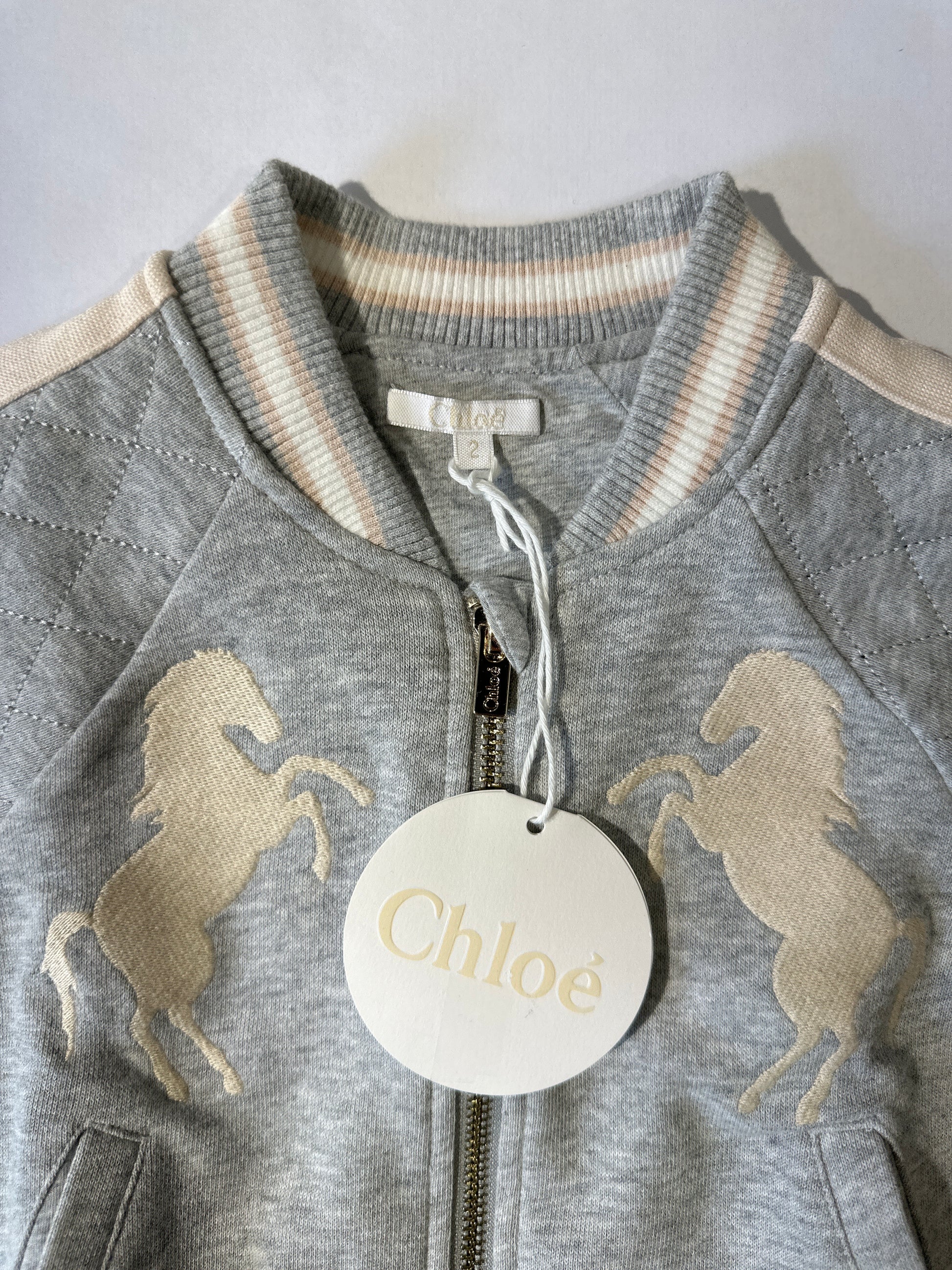 Chloe Jacke Mädchen 2 Jahre Grau Detailansicht Logo