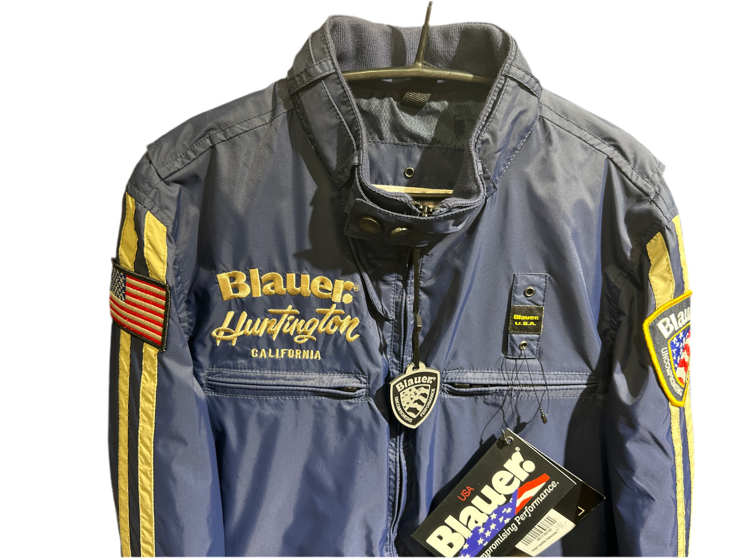 Blauer Designer Jacke Unisex 14J/164cm Blau Detailansicht Logo