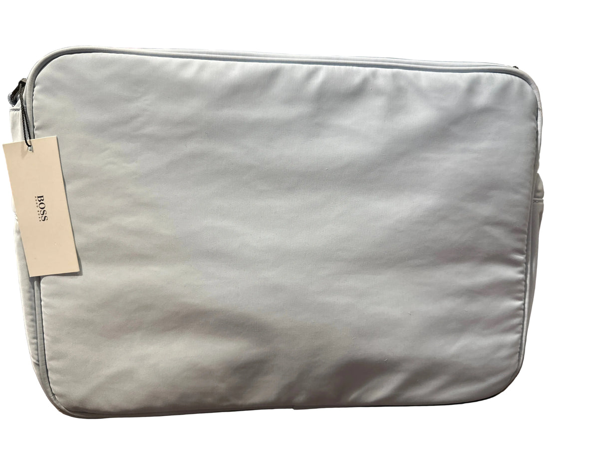 Boss Hugo Boss Wickeltasche hellblau, Rückansicht mit Originaletikett