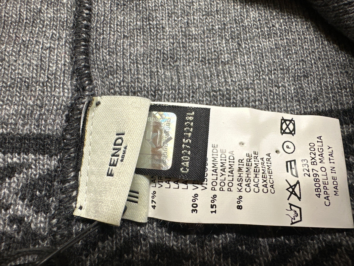 Fendi Strickmütze grau, Größe 54-56, Innenansicht mit Marken-, Material- und Pflegeetikett