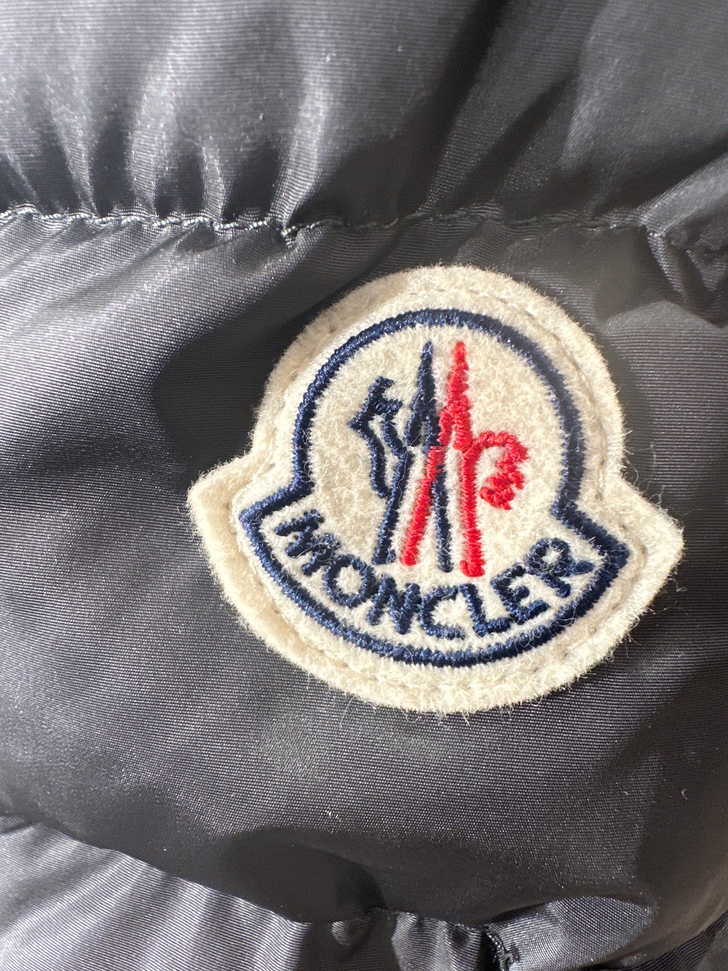 Moncler Daunenmantel Mädchen 8J 128cm Grau Logo Seite