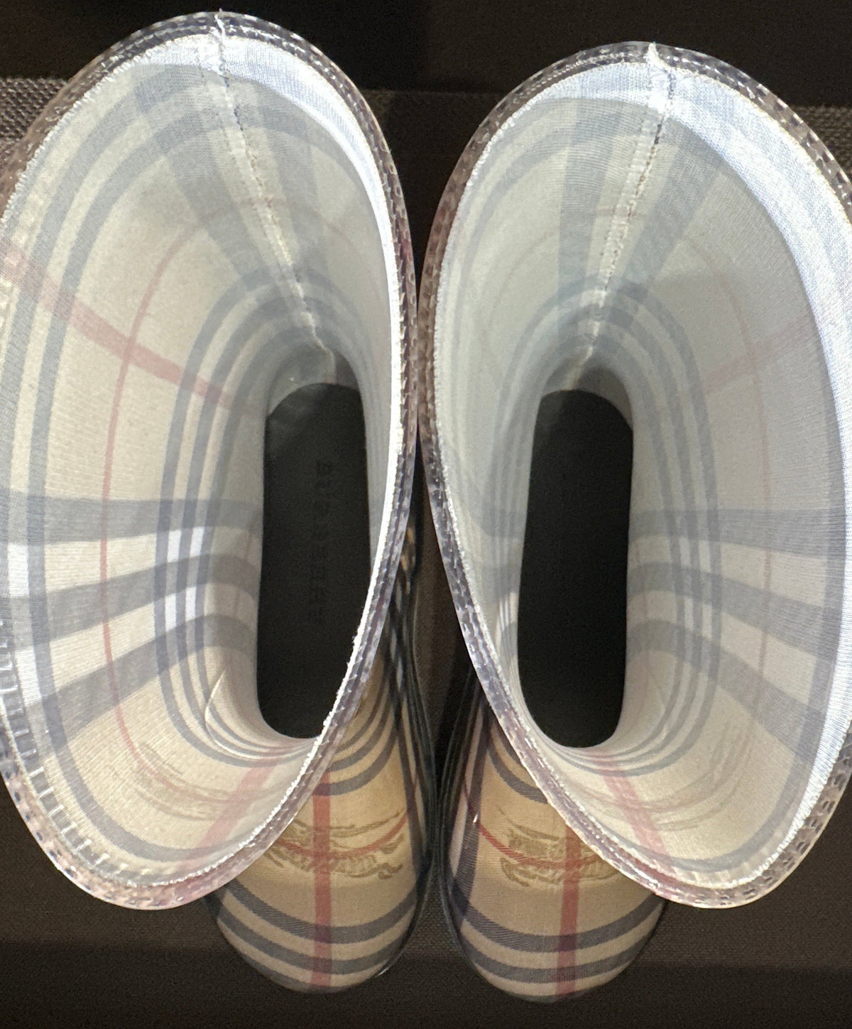 Burberry Designer-Kindergummistiefel Beige kariert, Größe 31/32, Ansicht von oben ins Innere