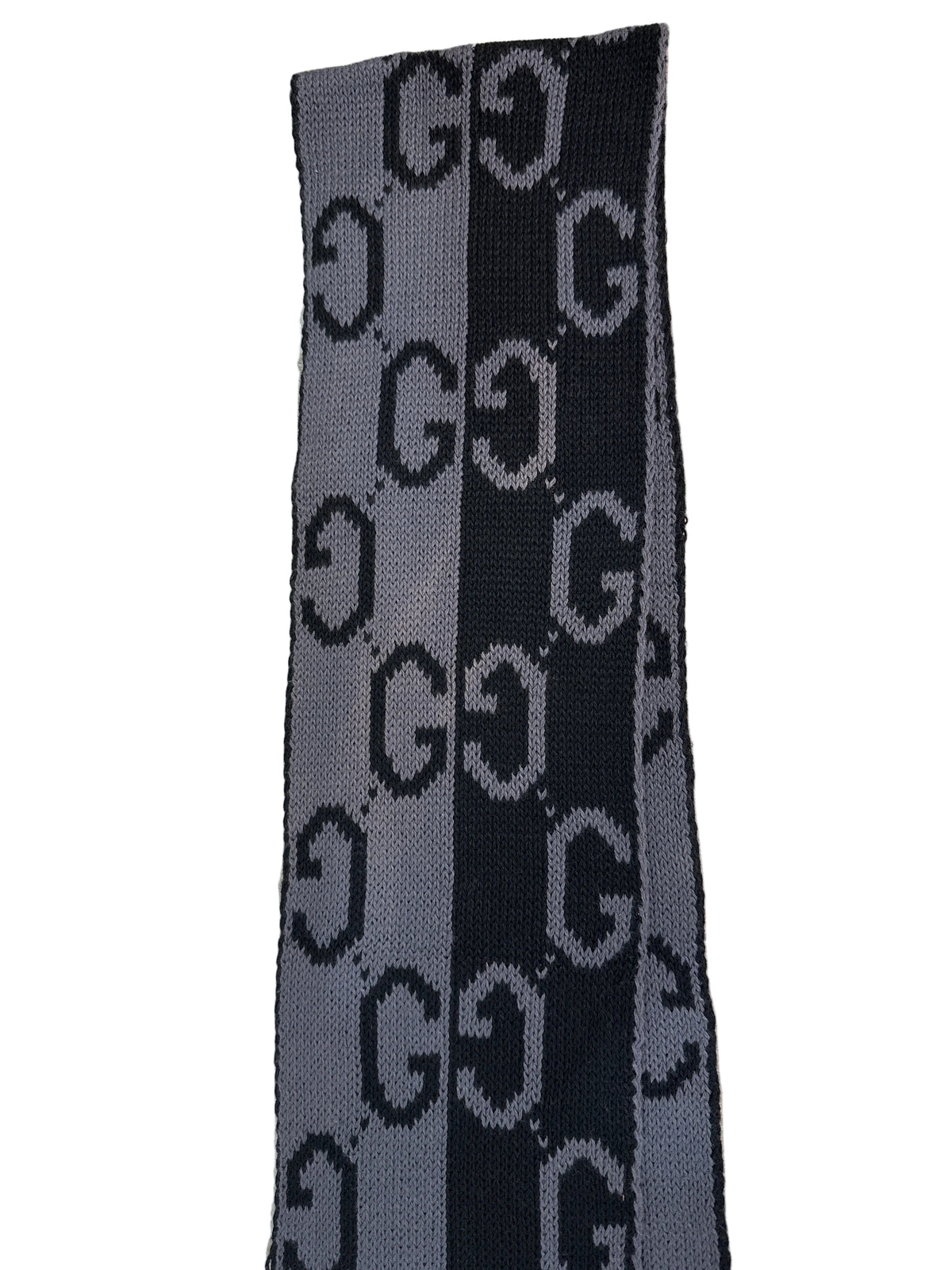 Gucci Strickschal in Schwarz/Grau, weitere Ansicht der leichten Farbfehler im Strickmuster